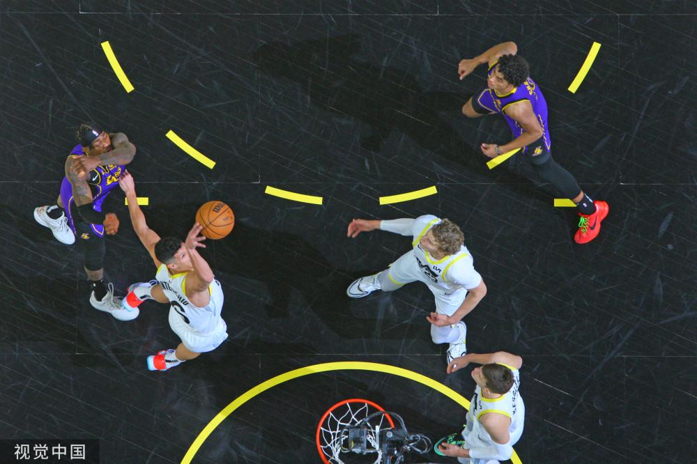 他以出色的 他以出色的